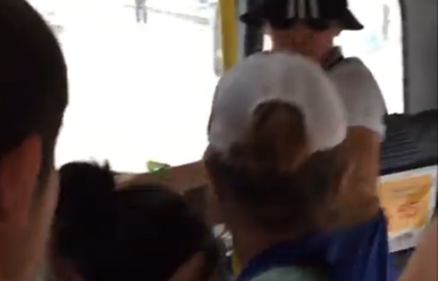Драку в автобусе сняли на видео в Актобе Драку в автобусе сняли на видео в Актобе