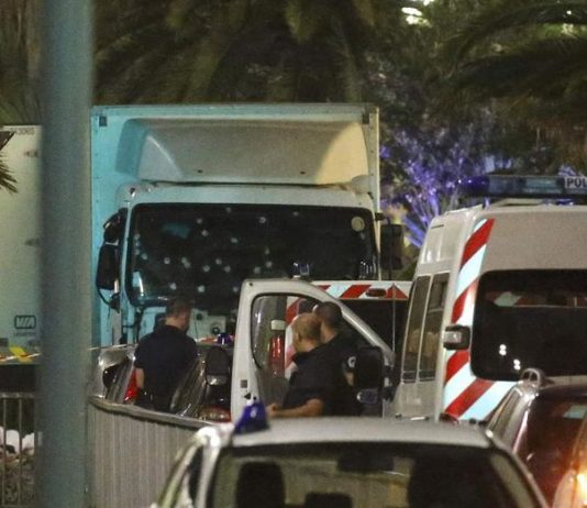 Опубликовано видео движения грузовика до теракта в Ницце Опубликовано видео движения грузовика до теракта в Ницце