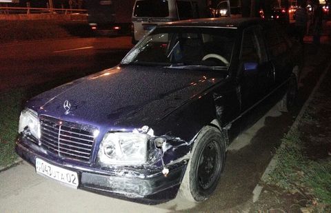 В Алматы мертвецки пьяный водитель сбил на тротуаре человека В Алматы мертвецки пьяный водитель сбил на тротуаре человека