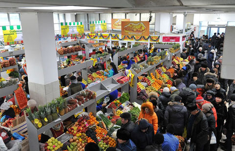 Аким Астаны и министр нацэкономики угостились куртом на рынке Аким Астаны и министр нацэкономики угостились куртом на рынке