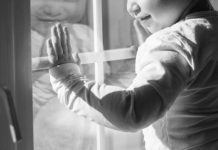 В Алматы двухлетний ребёнок выпал из окна 12-го этажа В Алматы двухлетний ребёнок выпал из окна 12-го этажа