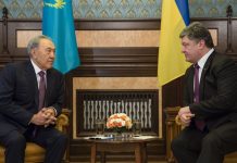 Назарбаев провел телефонный разговор с Порошенко Назарбаев провел телефонный разговор с Порошенко