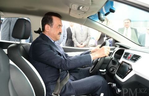 Масимову дали порулить электромобилем в Костанае Масимову дали порулить электромобилем в Костанае