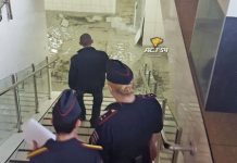 Сильный ливень в Новосибирске обрушил крышу аэропорта и затопил здание Сильный ливень в Новосибирске обрушил крышу аэропорта и затопил здание