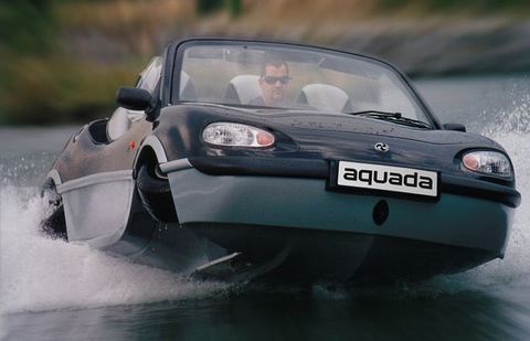 «Плавающий» по улицам Алматы кабриолет сняли на видео очевидцы Плавающий по улицам Алматы кабриолет сняли на видео очевидцы