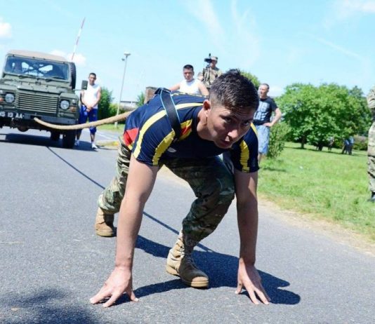 Казахстанские миротворцы буксировали тяжелую автотехнику в Великобритании Казахстанские миротворцы буксировали тяжелую автотехнику в Великобритании