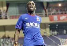 В чемпионате Китая по футболу игрок получил страшный перелом ноги В чемпионате Китая по футболу игрок получил страшный перелом ноги