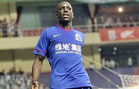 В чемпионате Китая по футболу игрок получил страшный перелом ноги В чемпионате Китая по футболу игрок получил страшный перелом ноги