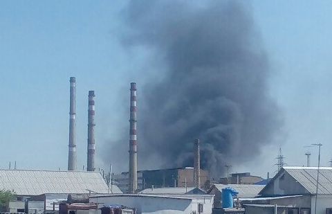 Очевидцы сообщили о ЧП вблизи нефтезавода в Атырау Очевидцы сообщили о ЧП вблизи нефтезавода в Атырау