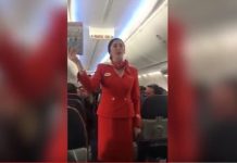 Бортпроводница «Аэрофлота» объяснила правила безопасности под гул футболистов и рассмешила пассажиров Бортпроводница "Аэрофлота" объяснила правила безопасности под гул футболистов и рассмешила пассажиров