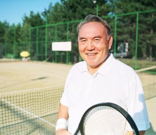 Нурсултан Назарбаев отмечает 76-летие Нурсултан Назарбаев отмечает 76-летие