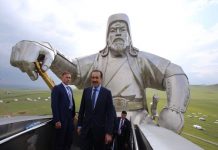 Кариму Масимову показали музей «Статуя Чингизхана» в Монголии Кариму Масимову показали музей "Статуя Чингизхана" в Монголии