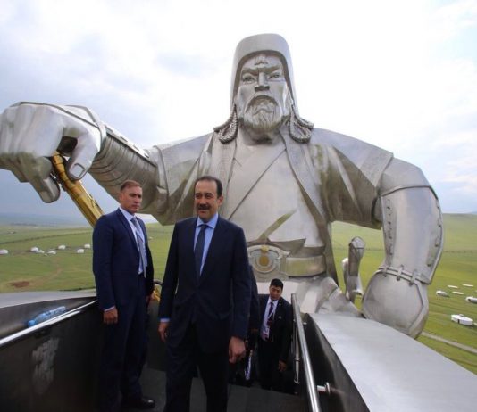 Кариму Масимову показали музей «Статуя Чингизхана» в Монголии Кариму Масимову показали музей "Статуя Чингизхана" в Монголии