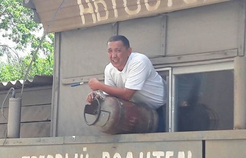 В Астане снесли дом Адильбека Мейрамова, угрожавшего взорвать здание В Астане снесли дом Адильбека Мейрамова