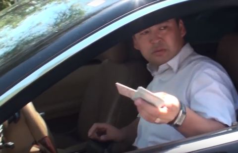 Авто посольства Казахстана в Бишкеке остановили за нарушение ПДД Авто посольства Казахстана в Бишкеке остановили за нарушение ПДД