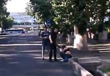 Пьяная девушка бросалась под машины и спровоцировала ДТП в Алматы Пьяная девушка бросалась под машины и спровоцировала ДТП в Алматы