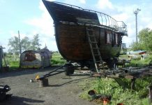 Петропавловцы нашли внезапно исчезнувший с пляжа корабль в 300 километрах от города