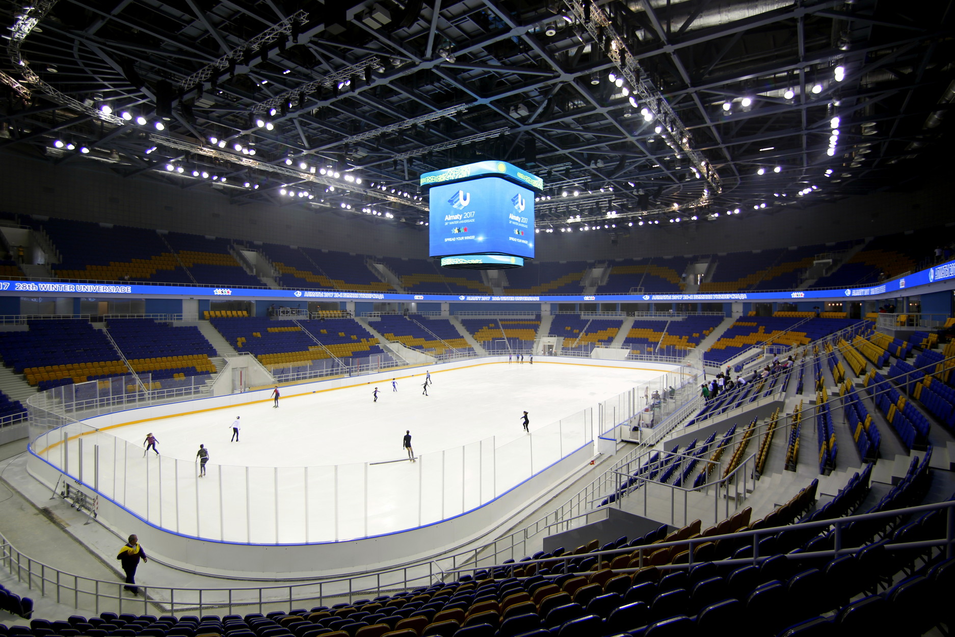 Алматы арена. Ледовая Арена Алматы. Ледовый дворец Almaty Arena. Алматы Арена внутри. Ледовый дворец Казахстан Астана.