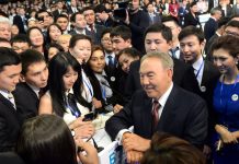 Я горжусь, что ни один молодой казахстанец нигде в мире не батрачит – Назарбаев Я горжусь