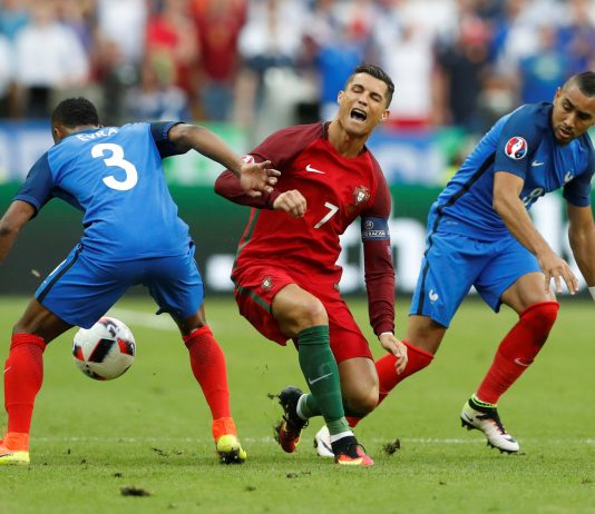 Instagram Пайета, травмировавшего Роналду в финале Евро-2016, накалился от злобных комментариев травмировавшего Роналду в финале Евро-2016