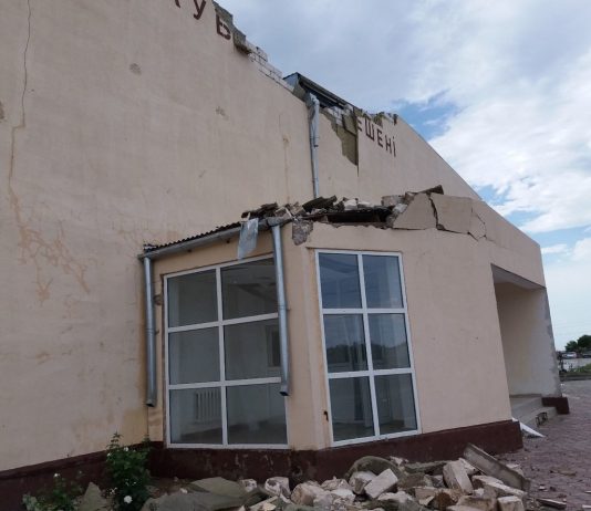 «Люди не должны сидеть без крыши до осени!» — аким Атырауской области