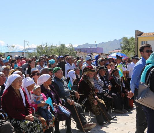 Карим Масимов оседлал монгольского скакуна