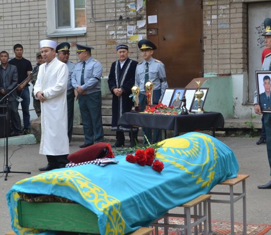 В Петропавловске простились с чемпионом Азии по кикбоксингу Азаматом Нурпеисовым