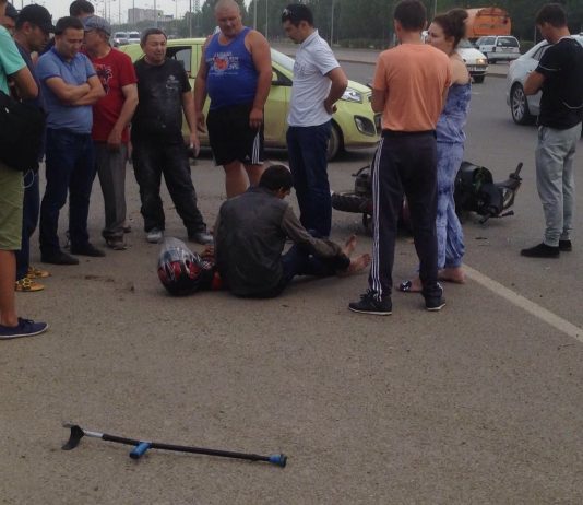 Ребёнок и взрослый пострадали во время столкновения скутера и автомобиля в Астане