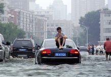 Китай уходит под воду из-за непрекращающихся дождей