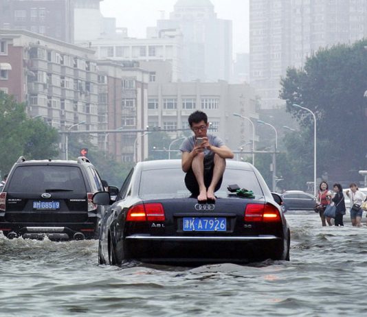 Китай уходит под воду из-за непрекращающихся дождей