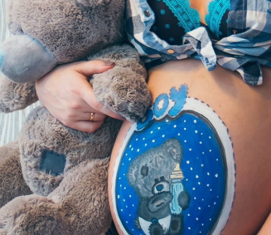 У беременных казахстанок появилась мода на боди-арт живота