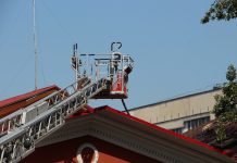 Ценные портреты Кунаева спасли во время пожара в Алматы