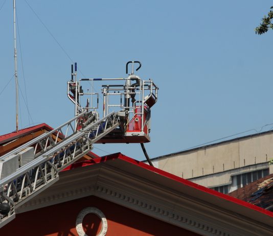 Ценные портреты Кунаева спасли во время пожара в Алматы