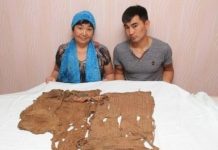 В ВКО потомки батыра Токтамыса показали древнее знамя рода Тобыкты