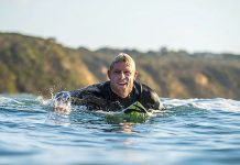 Сёрфер, переживший нападение акулы, выиграл турнир в ЮАР Сёрфер