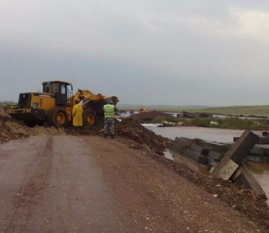 В Акмолинской области размыта автотрасса Астана-Павлодар, подтоплены дома В Акмолинской области размыта автотрасса Астана-Павлодар