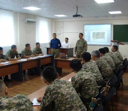 Американские специалисты проводят обучение сержантов-инструкторов ВС РК Американские специалисты проводят обучение сержантов-инструкторов ВС РК