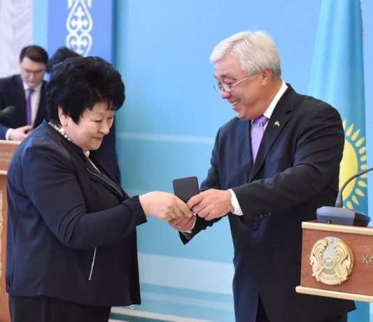 В канун профессионального праздника глава МИД РК наградил подчиненных В канун профессионального праздника глава МИД РК наградил подчиненных