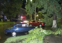 Сильный ливень с градом вызвал дорожный коллапс в Усть-Каменогорске Сильный ливень с градом вызвал дорожный коллапс в Усть-Каменогорске