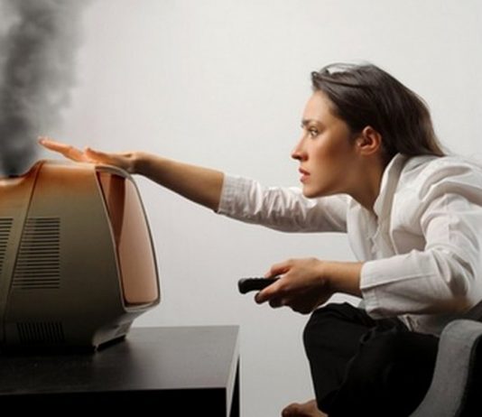 Жители микрорайона в Алматы в третий раз лишились всей бытовой техники Жители микрорайона в Алматы в третий раз лишились всей бытовой техники