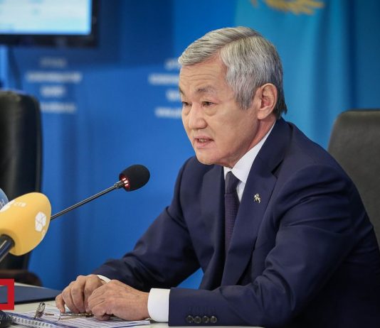 Акимы Актюбинской области и Актобе назвали размеры своих зарплат Акимы Актюбинской области и Актобе назвали размеры своих зарплат