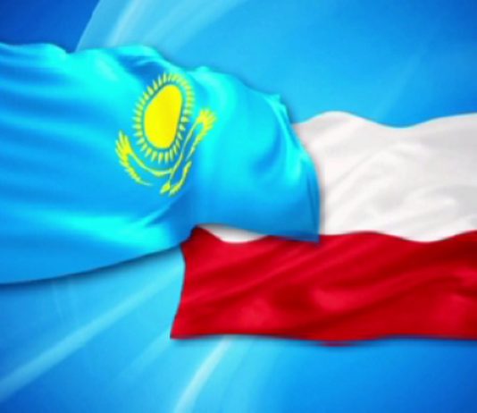 Нурсултан Назарбаев проводит двустороннюю встречу с Президентом Польши Нурсултан Назарбаев проводит двустороннюю встречу с Президентом Польши