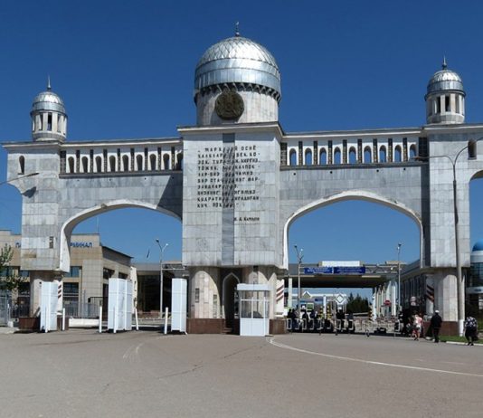 Границу Казахстана с Узбекистаном временно закрыли Границу Казахстана с Узбекистаном временно закрыли