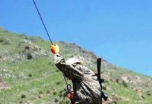 Казахстанские военнослужащие развивают подготовку по скалолазанию