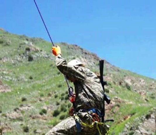 Казахстанские военнослужащие развивают подготовку по скалолазанию